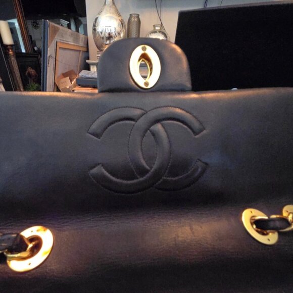 Authentic Preloved Chanel Matelasse  Lambskin Quilted XL Jumbo Single Flap - Picture 5 of 14